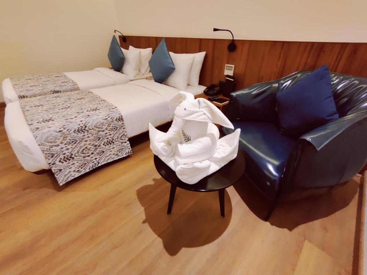 The Fern Residency, Jamnagar Hotel Bagian luar foto